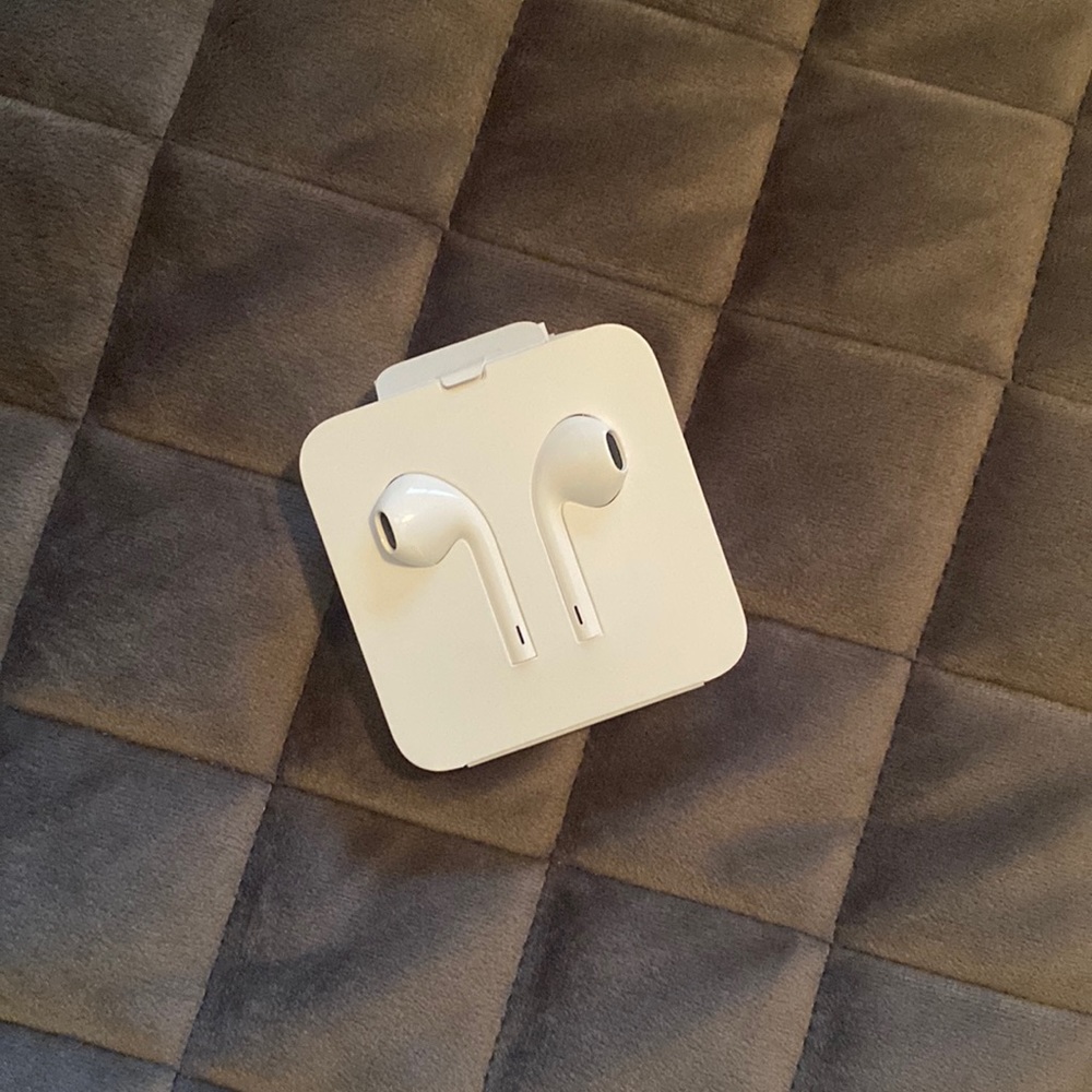 NEW Apple Earpods wired